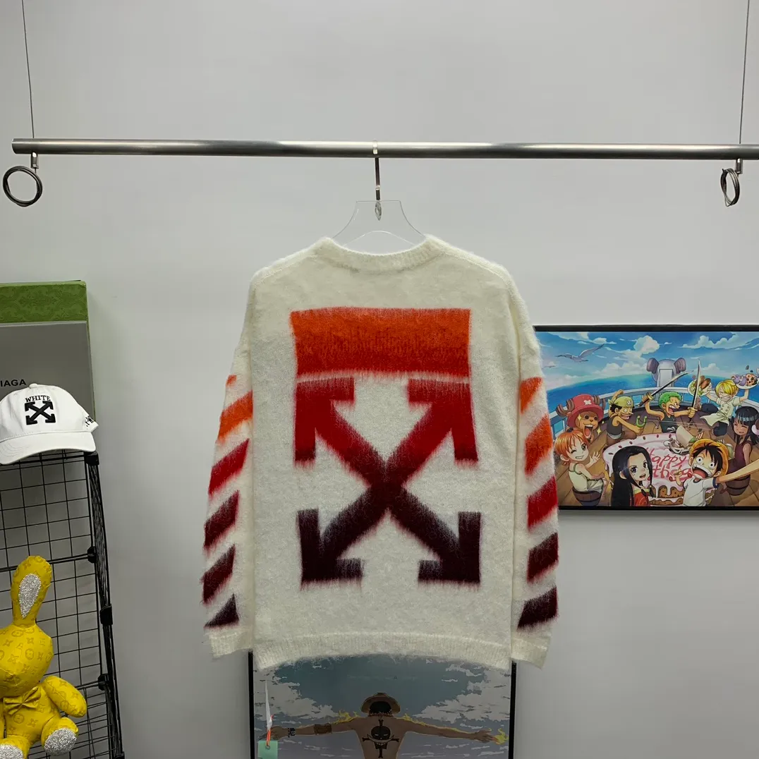 New top tested version OFFWHITE (OW) gradient mohair striped arrow sweater hoodie gradient rendering arrow couple sweater Mohair (English Mohair; Turkish: MUKHYAR) refers to the coat of Angora goats, also known as Angora goat hair. The name comes from Turkish, meaning "the best hair". It has good elasticity, pressure resistance and special luster. It is an excellent raw material for making plush fabrics and one of the most advanced animal textile fiber raw materials in the world market. Mohair has a shape similar to long wool. The fiber surface is smooth, strong luster, high strength, good elasticity, less curl, and easy to wash. Mohair can be used in jacquard blankets, long-haired coats and high-gloss wool fabrics. Mohair sweaters from ow are released every year🛒 The same style and ever-changing colors. There is really no girl who doesn’t love it. It is super suitable for wearing under a down jacket in winter without being bulky! If the lower body is missing, their favorite os version🙋🏻‍♀️ intuitively adds natural softness and fairy beauty effect, which is the best choice! The upper body is lightweight and does not weigh down the body while keeping warm. The sleeves and the gradient arrow parts on the back are repeatedly patterned until the gradient level is satisfied before large-scale products are released. The craftsmanship is extremely demanding. Each sweater is woolen at least ten times to give it a plush, thick feel and good fluffiness! ✅ Fabric composition: 50% mohair 32 spandex 18% wool, three-level anti-pilling Color: black and white gradient Sizes Mohair is lighter and softer, so be careful not to machine wash it, not machine washable! ! emphasize! !  ⚠️Hand wash with warm water and cold water P:440